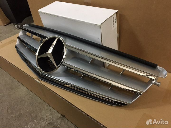 Решетка радиатора Mercedes C204