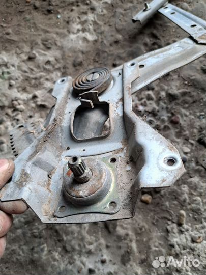 Стеклоподъёмник задний левый Nissan Serena c23