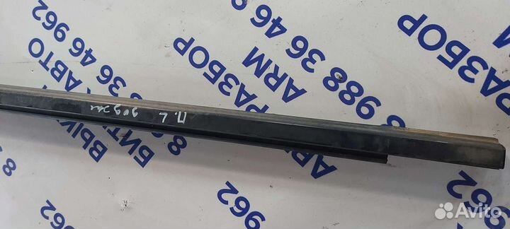 Молдинг стекла передняя левая на Dodge Caravan
