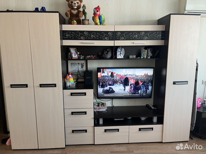 Стенка в гостиную