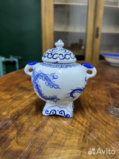 Старинная курильница с драконами