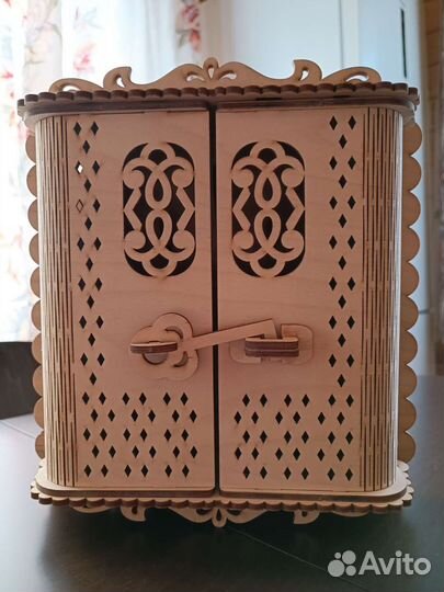 Ключница деревянная на 5 ключей