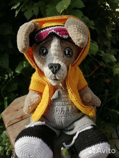 Вязаная игрушка собака