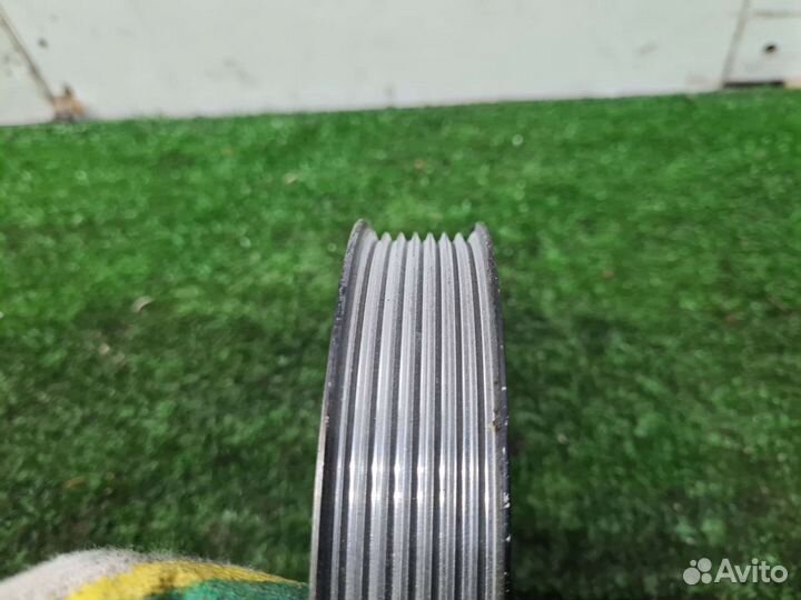 Шкив насоса гур VW Туарег 4.2 бензин AXQ