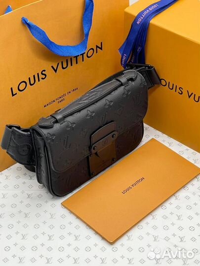 Сумка на пояс louis vuitton