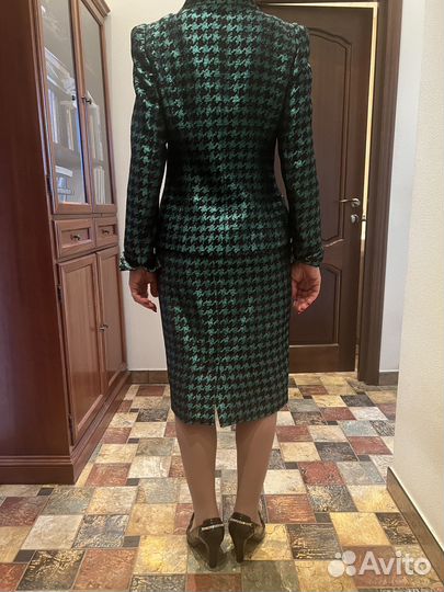 Нарядный офисный костюм