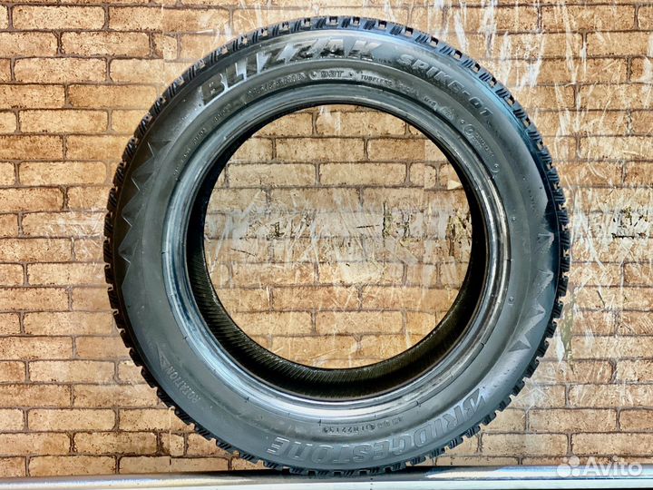 Bridgestone Blizzak Spike-01 215/55 R16