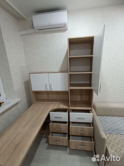 Письменный стол со стеллажом на заказ