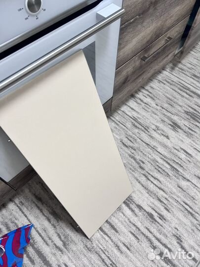 Стол кухонный в хорошем состоянии