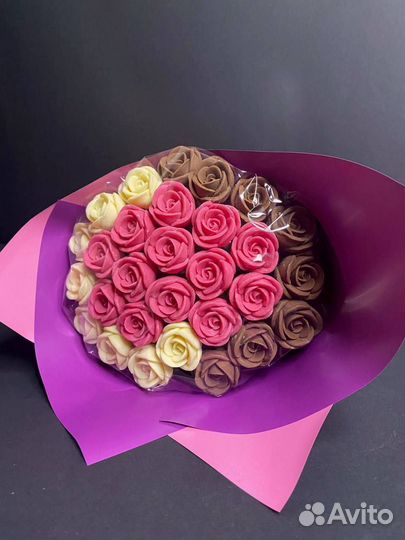 Букет из Белого и Молочного Шоколада - 29 Роз