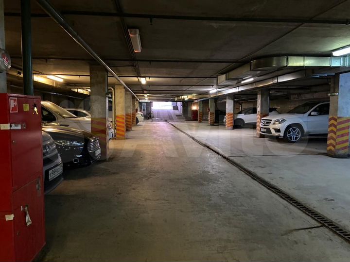 Машиноместо, 14 м²