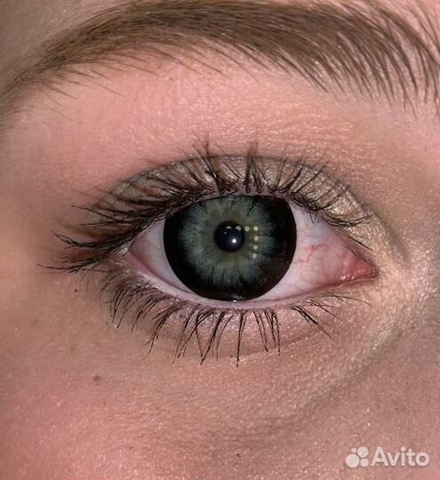 Цветные контактные линзы с эффектом увеличения