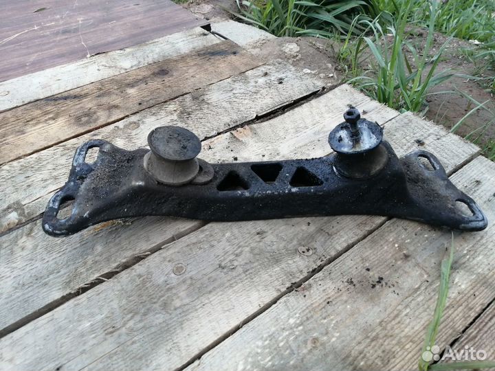 Бмв е34 м20 траверса/вертолёт для МКПП гетраг