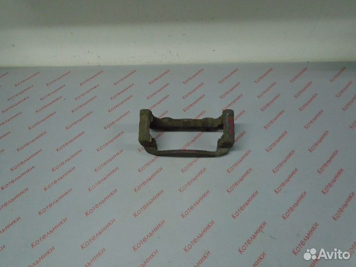 Nissan 41011-8H300 Скоба суппорта левого