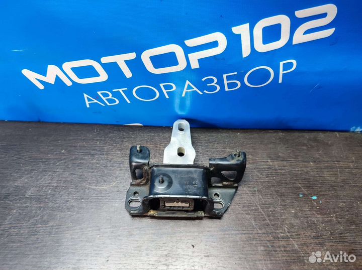 Подушка двигателя левая Ford Fiesta Mk6