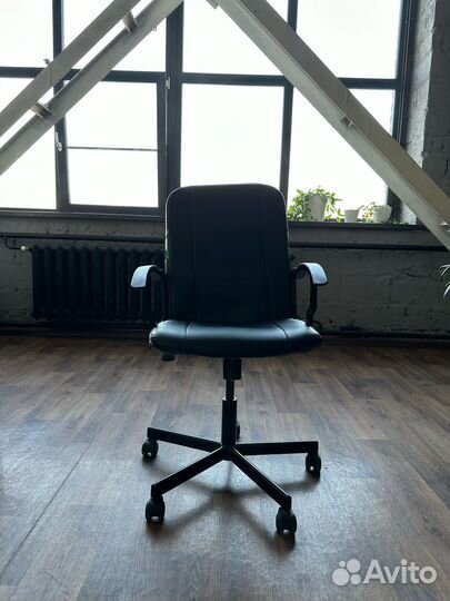 Кресло компьютерное эко.кожа (Бюрократ CH-551)