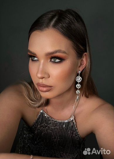 Визажист стилист по волосам бровист