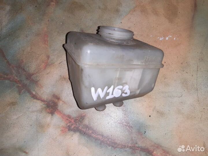 Бачок главного тормозного цилиндра Mercedes-Benz