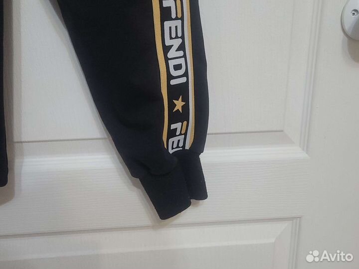 Спортивный костюм женский