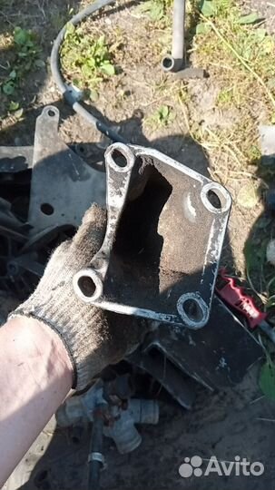 Кронштейн двигателя BMW 5 E34