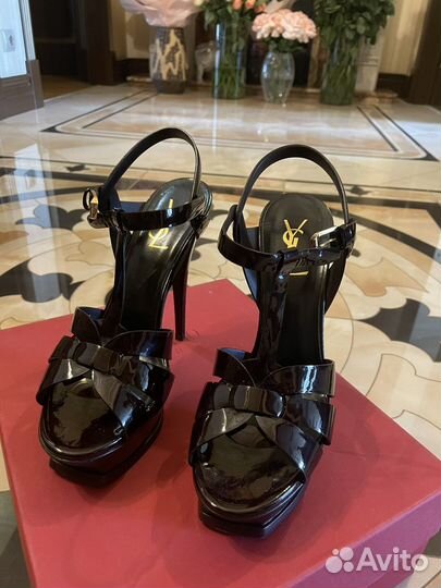 Босоножки Yves Saint Laurent