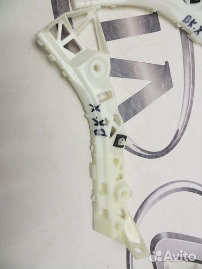 Кронштейн заднего бампера левый Mazda 3 BK