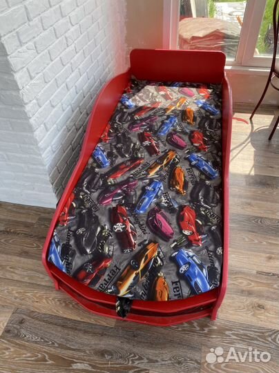 Детская кровать машинка