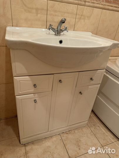 Тумба для ванной с зеркалом