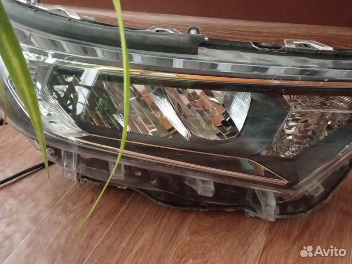 Фары оригинал и другие запчасти, бу оригинал