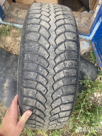 Bridgestone Blizzak Spike-01 225/65 R17