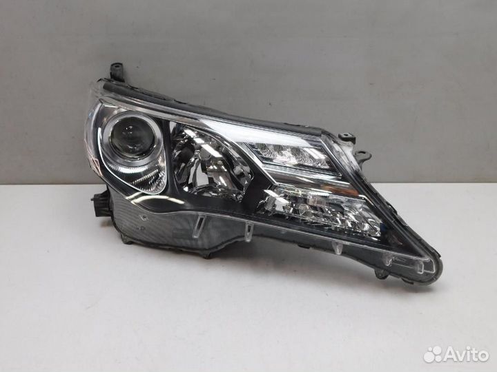 Фара правая Toyota RAV4