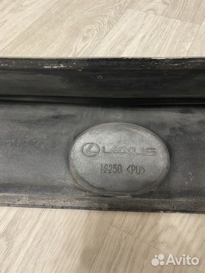 Спойлер на крышку багажника Lexus IS250 2005-12