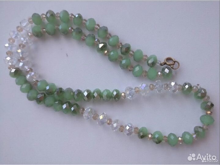 Броши, бусы, браслеты разные Чехословакия