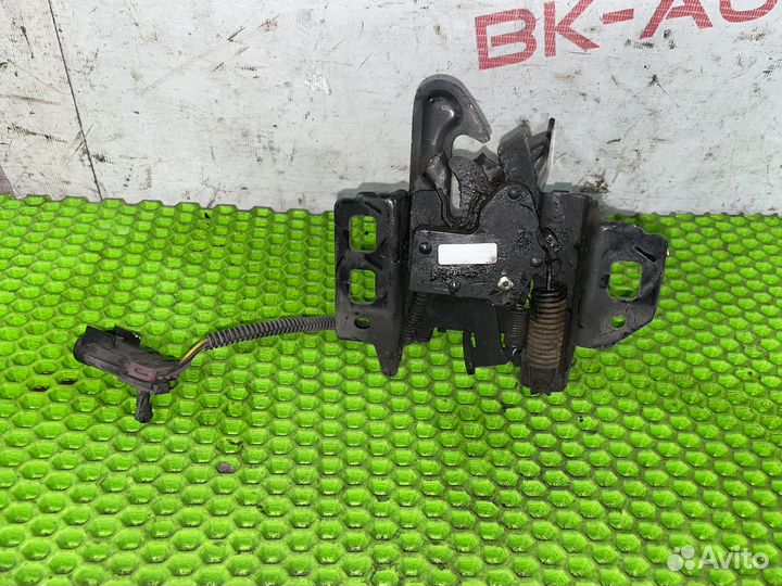 Замок капота с тросиком Cadillac Escalade GMT900