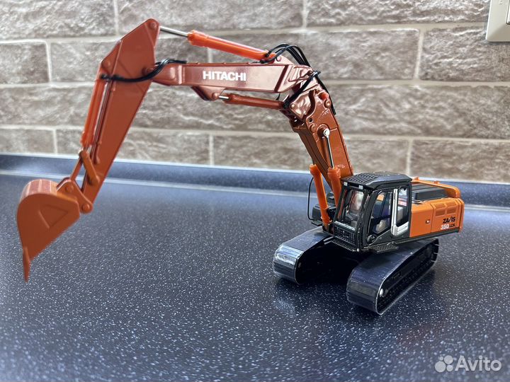 Масштабная модель экскаватора Hitachi 350LC