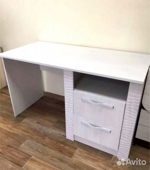 Письменный стол