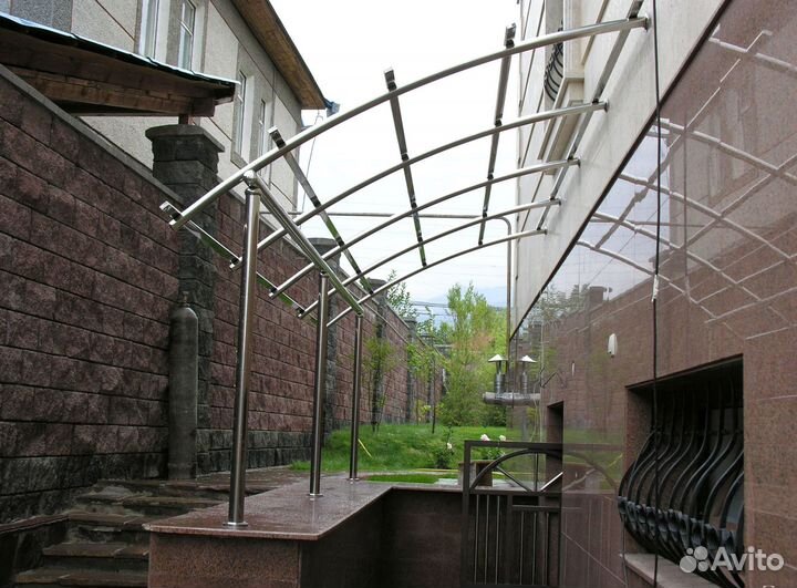 Стеклянный козырек