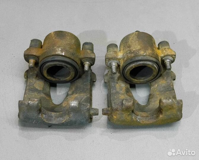 Суппорт передний VW Jetta 5 1.6