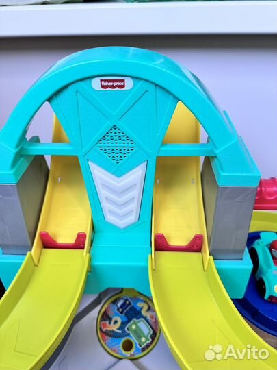 Гоночный трек с машинками