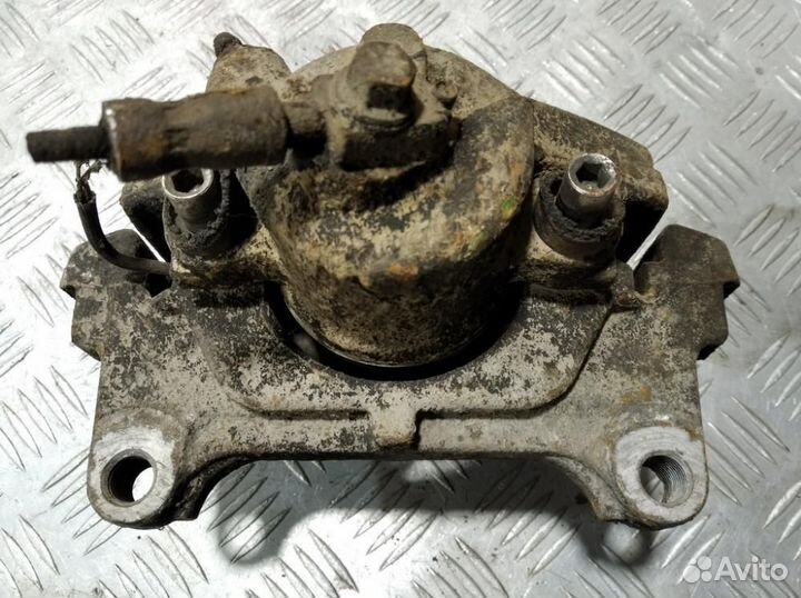 Суппорт передний левый Volkswagen Passat b6 b6