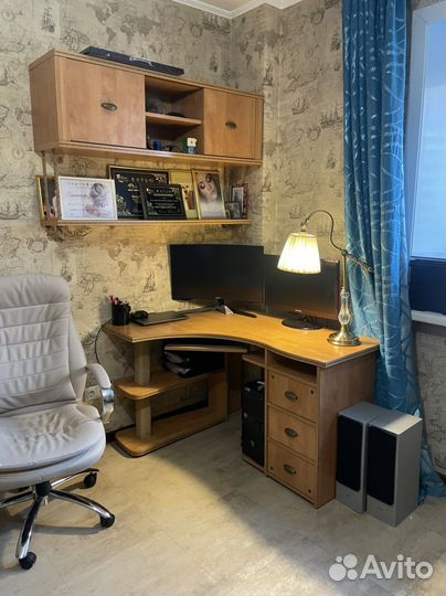 Компьютерный стол + полка