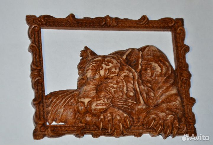 Резное панно из дерева 