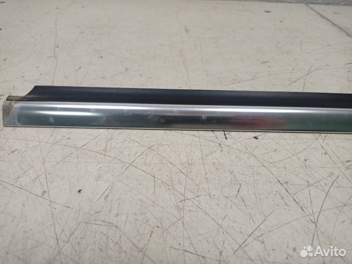 Накладка стекла передняя левая Mercedes-Benz Glk