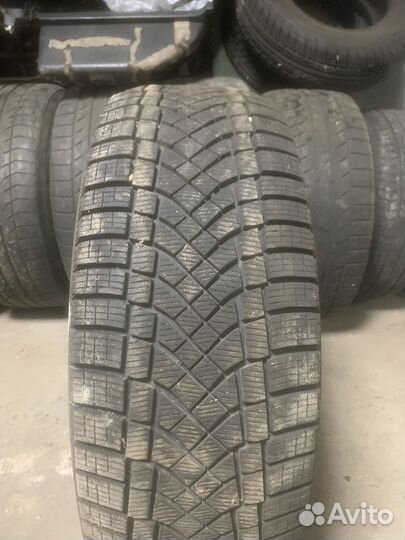 Pirelli Ice Zero FR 265/65 R17