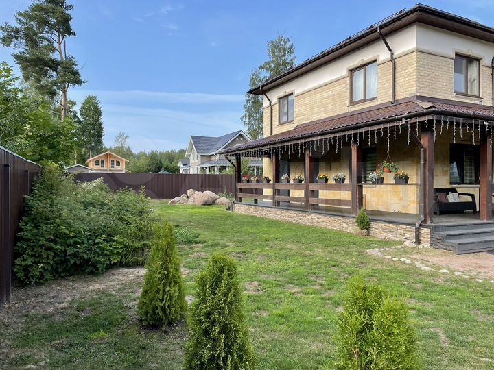 Коттедж 218 м² на участке 12 сот.