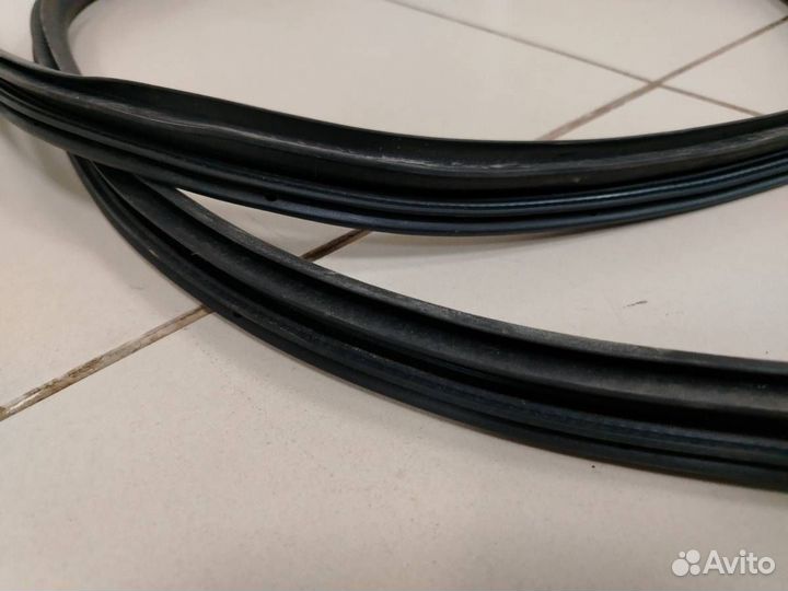 Уплотнитель проема двери задней правой Nissan Almera 3 G11, G15 2012