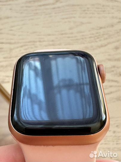 Часы Apple Watch SE 40 mm бу