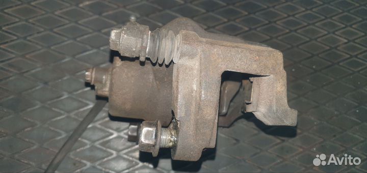 Продается суппорт правый передний ниссан кашкай