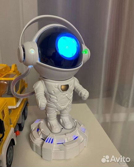 Ночник проектор звездного неба. Колонка. Космонавт