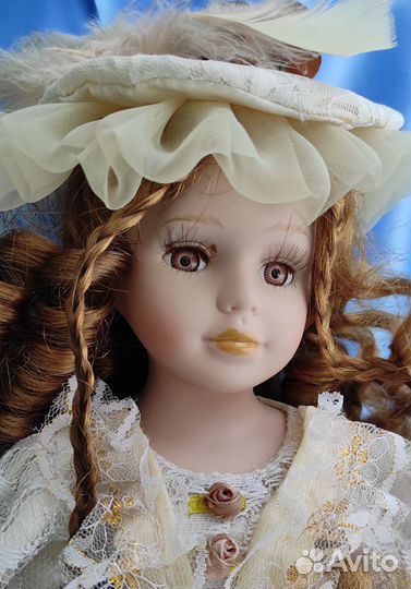 Фарфоровая кукла 40 см